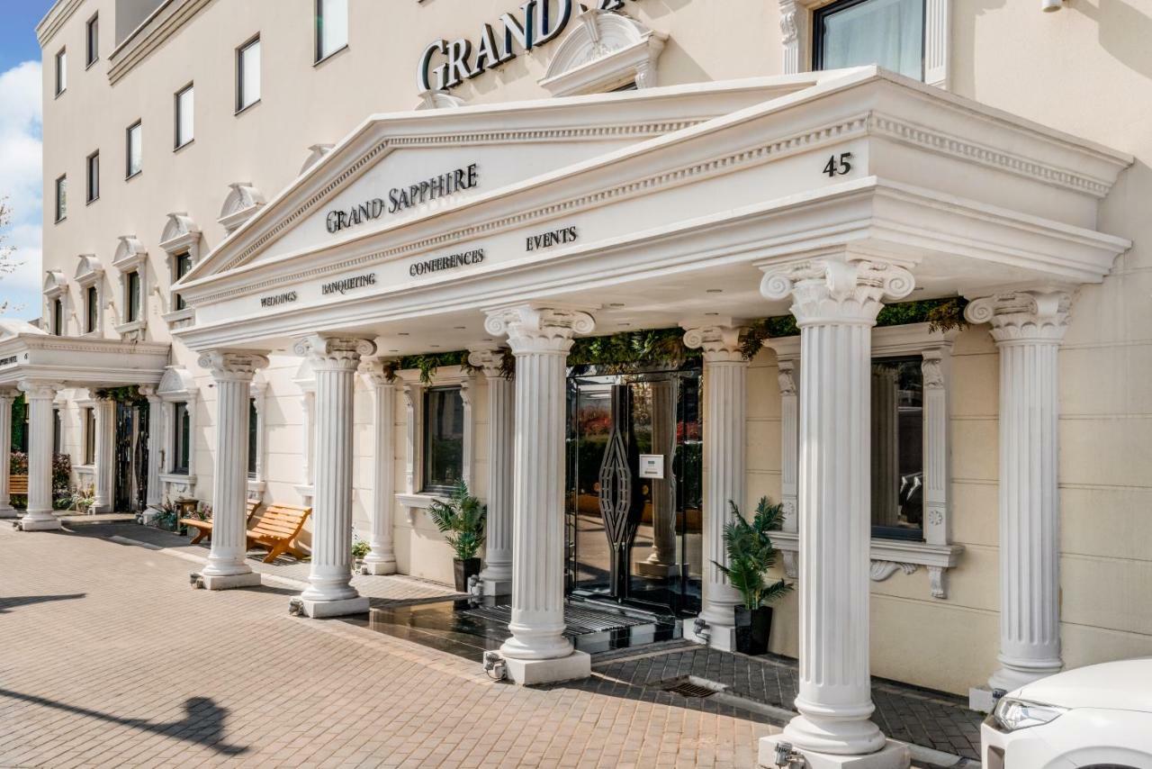 Grand Sapphire Hotel & Banqueting Croydon Exterior photo