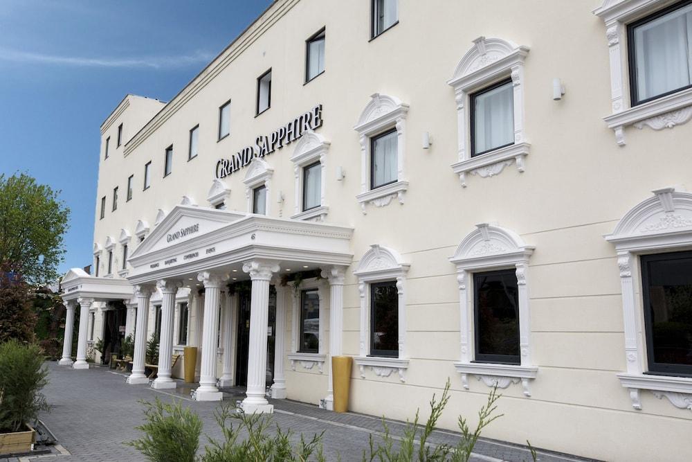 Grand Sapphire Hotel & Banqueting Croydon Exterior photo